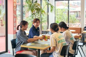 Pacific PICKLE CLUB内のカフェでひとやすみ